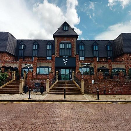 Village Hotel Warrington Eksteriør bilde