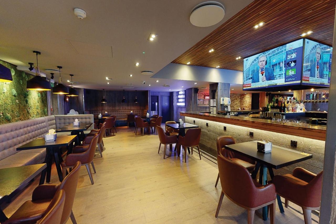 Village Hotel Warrington Eksteriør bilde