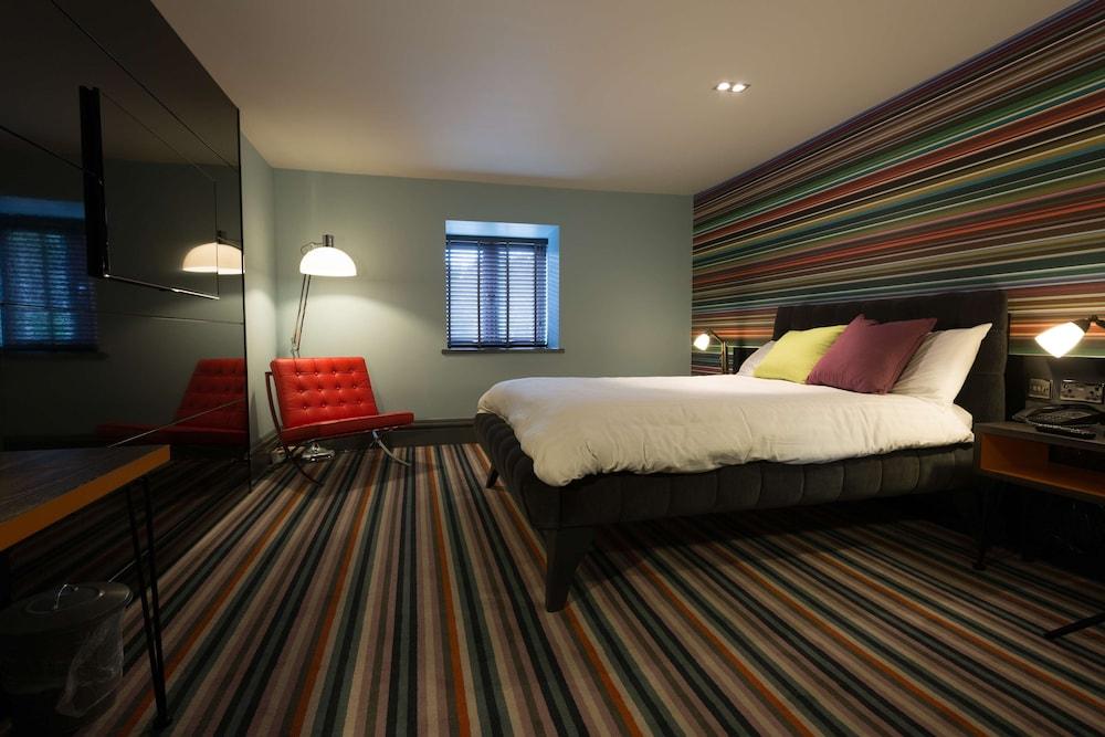 Village Hotel Warrington Eksteriør bilde