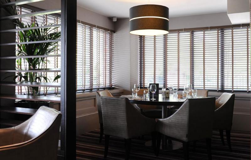 Village Hotel Warrington Eksteriør bilde