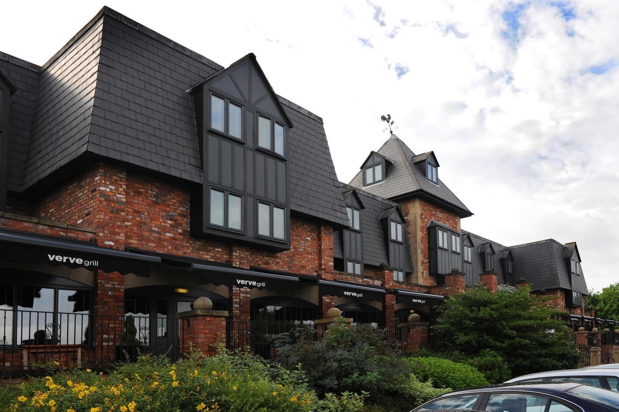 Village Hotel Warrington Eksteriør bilde