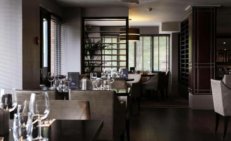 Village Hotel Warrington Eksteriør bilde